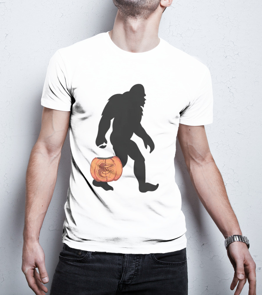 Baltimore Orioles Bigfoot Carrying Pumpkin Halloween T-Shirt