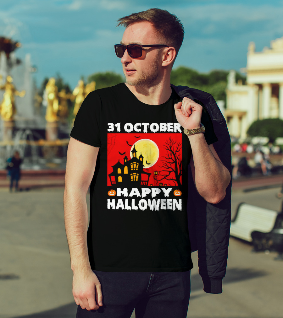 31 October Happy Halloween Haunted House Full Moon Pumpkins Bats Spooky Tree T-Shirt