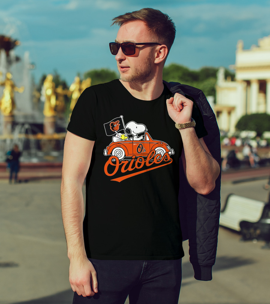 Snoopy And Woodstock Driving Baltimore Orioles Car With Flag T-Shirt