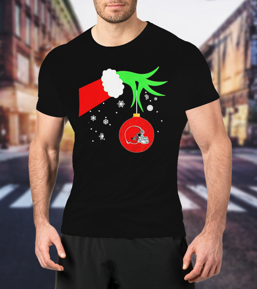 The Grinch Holding Cleveland Browns Ornament With Snowflakes T-Shirt