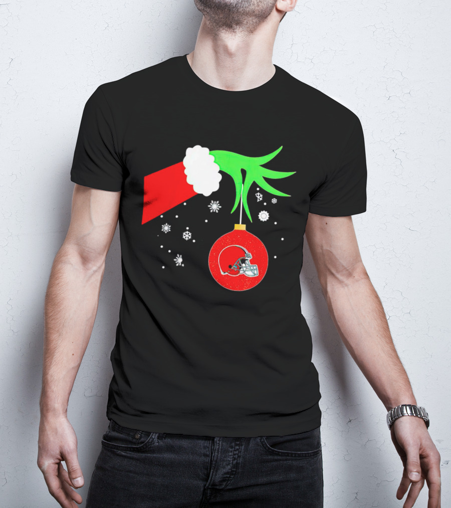 The Grinch Holding Cleveland Browns Ornament With Snowflakes T-Shirt