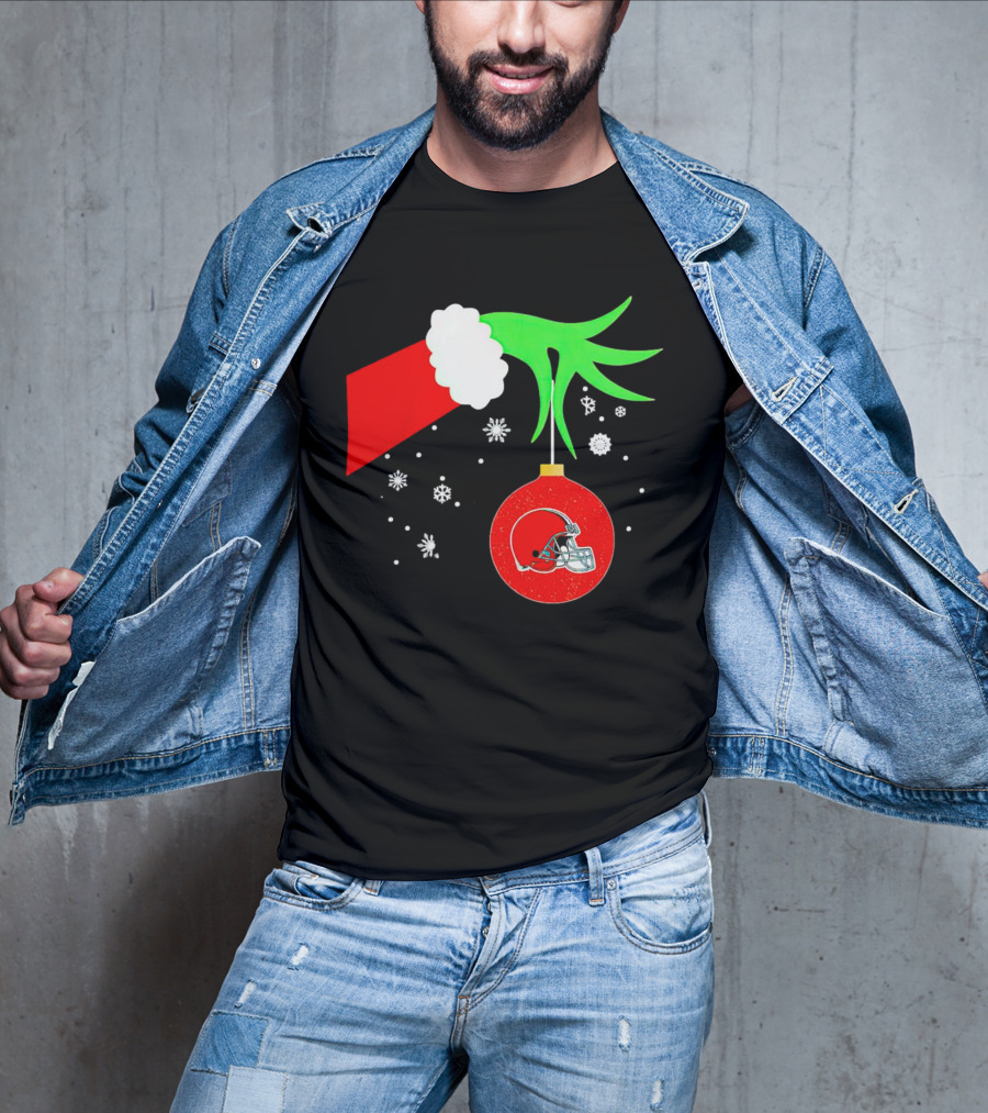 The Grinch Holding Cleveland Browns Ornament With Snowflakes T-Shirt