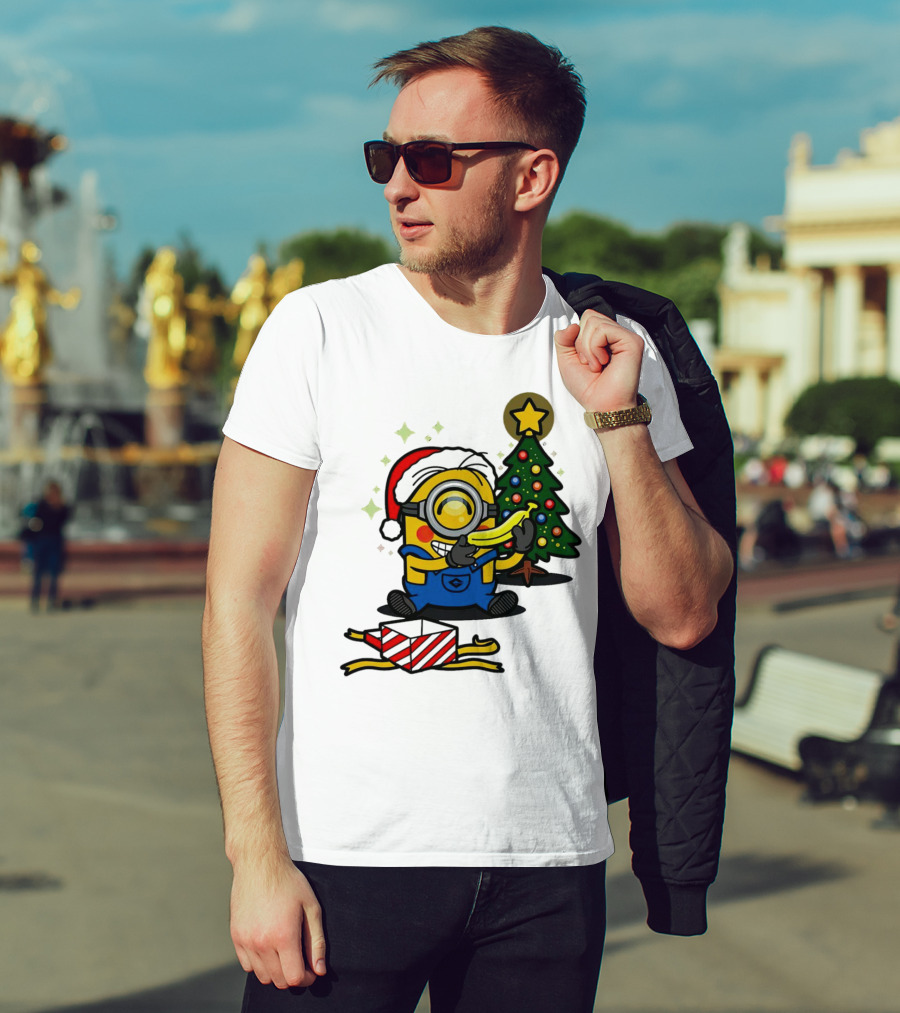 Minion Santa Hat With Banana Christmas Tree And Gift Box T-Shirt