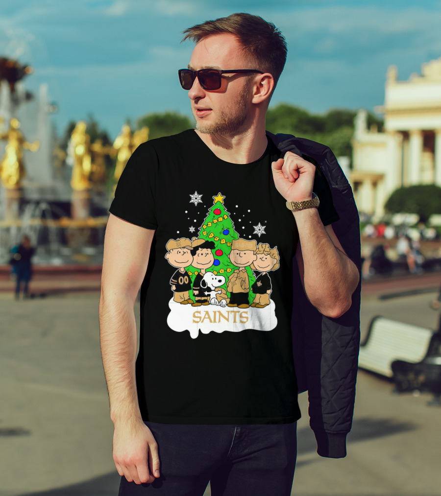 Peanuts Christmas New Orleans Saints Characters With Tree T-Shirt