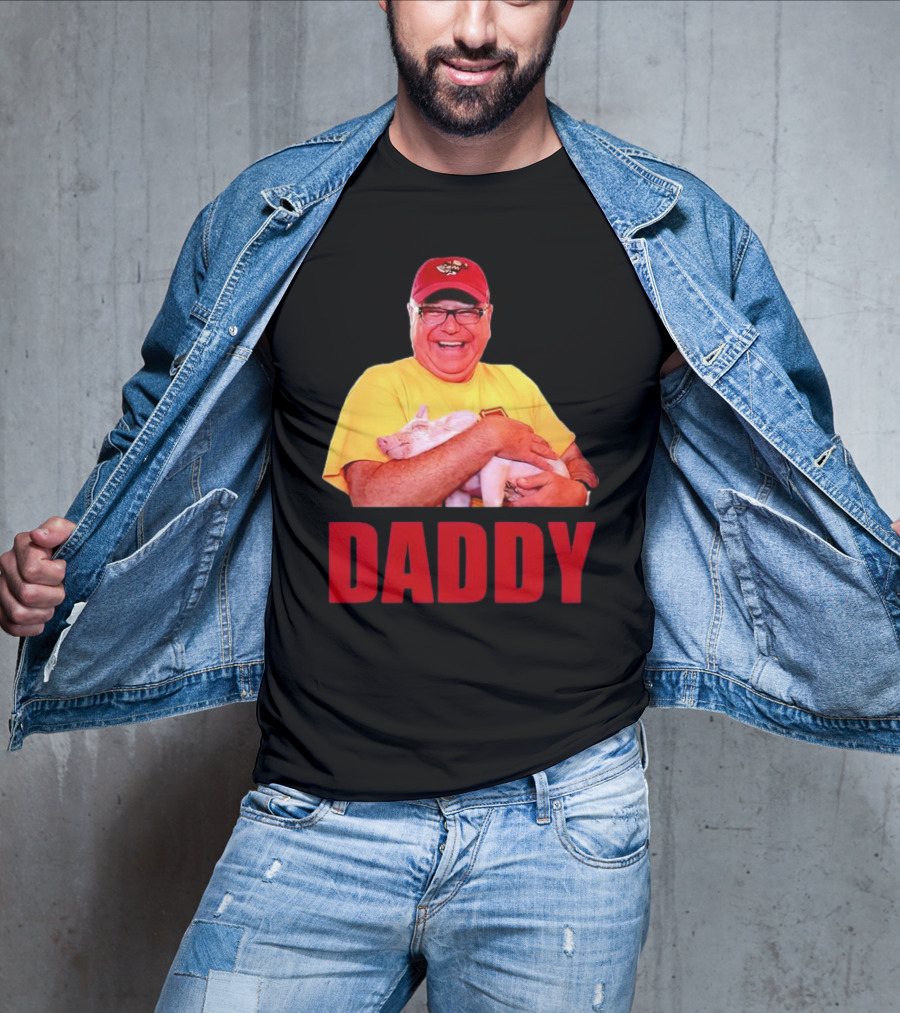 DADDY Hugging Pig Tim Walz Cap T-Shirt