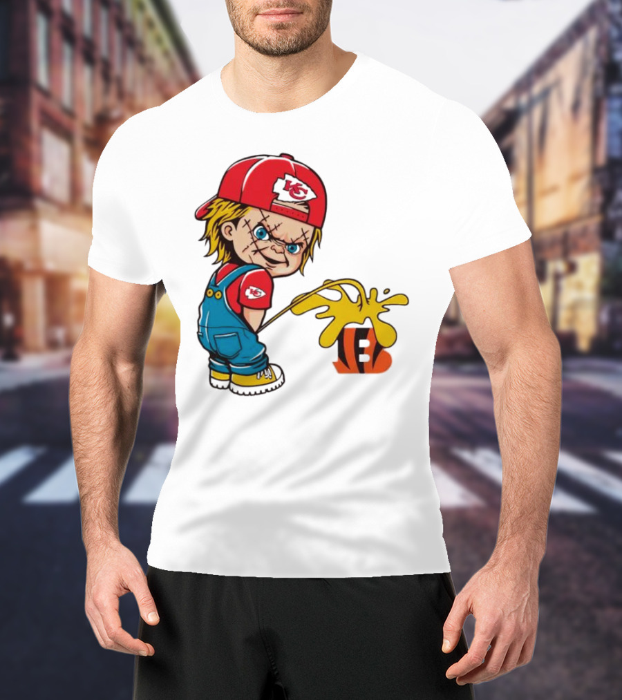 Kansas City Chiefs Chucky Pissing On Cincinnati Bengals T-Shirt