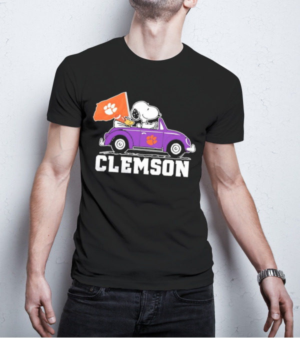 Snoopy And Woodstock In Purple Car With Clemson Flag T-Shirt