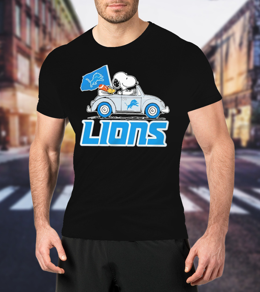 Snoopy And Woodstock In Car With Detroit Lions Flag T-Shirt