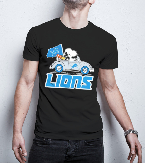 Snoopy And Woodstock In Car With Detroit Lions Flag T-Shirt