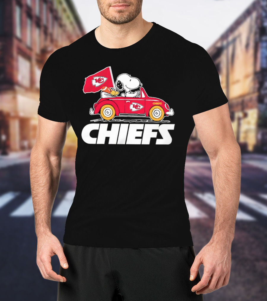 Snoopy Woodstock Driving Red Car Chiefs Flag Kansas City Chiefs T-Shirt