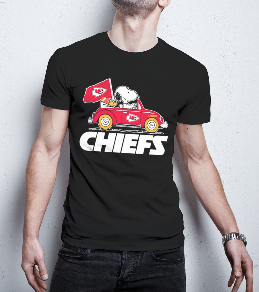 Snoopy Woodstock Driving Red Car Chiefs Flag Kansas City Chiefs T-Shirt