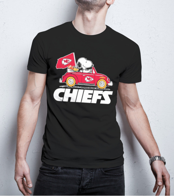 Snoopy Woodstock Driving Red Car Chiefs Flag Kansas City Chiefs T-Shirt