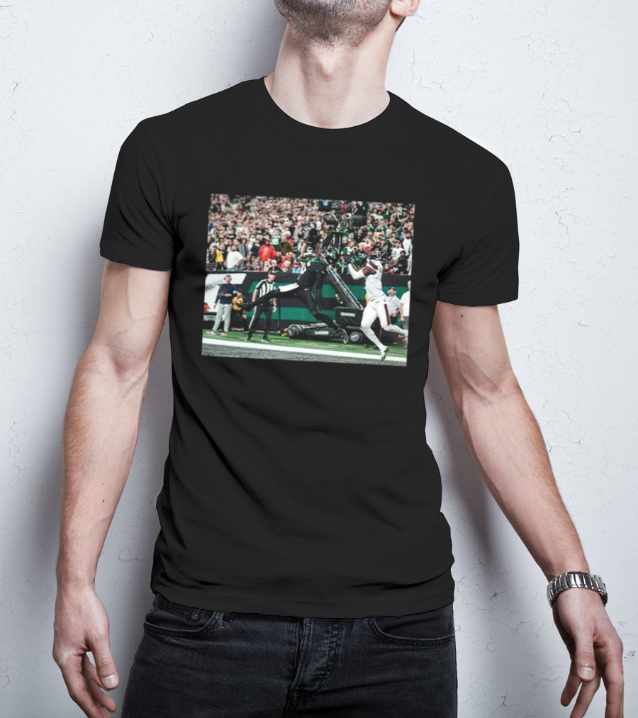 Garrett Wilson One-Handed Touchdown Catch Football Action T-Shirt