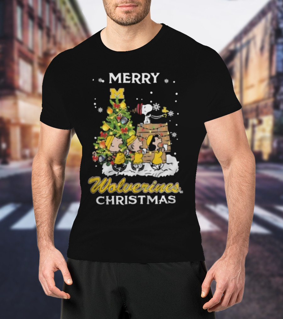 Merry Michigan Wolverines Snoopy And Friends Christmas T-Shirt