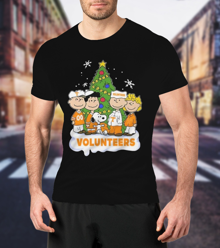 Tennessee Volunteers Snoopy And Friends Christmas Tree T-Shirt