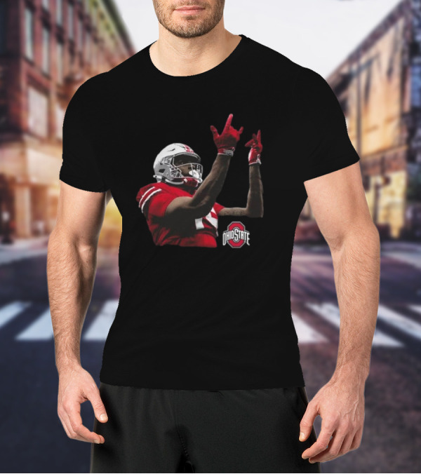 Jelani Thurman Ohio State Football Player In Action With Helmet And Ohio State Buckeyes Logo T-Shirt