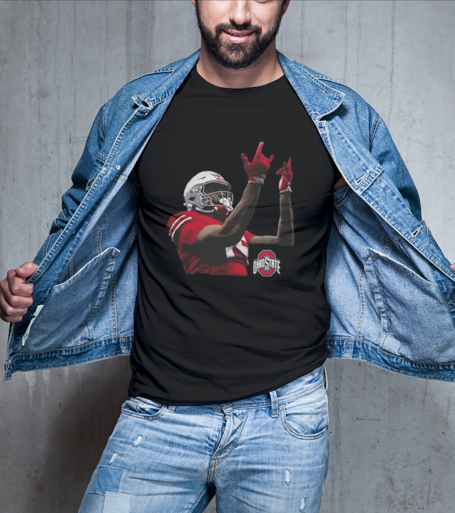 Jelani Thurman Ohio State Football Player In Action With Helmet And Ohio State Buckeyes Logo T-Shirt