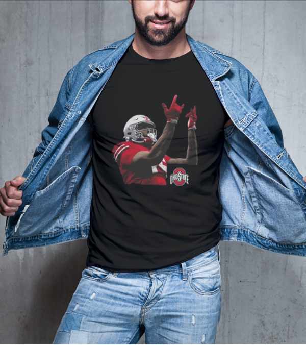 Jelani Thurman Ohio State Football Player In Action With Helmet And Ohio State Buckeyes Logo T-Shirt