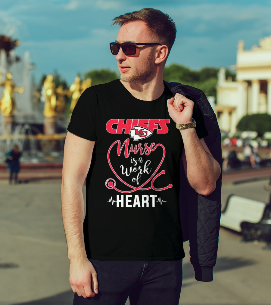 Kansas City Chiefs Nurse Is A Work Of Heart With Arrowhead Logo And Stethoscope Design T-Shirt