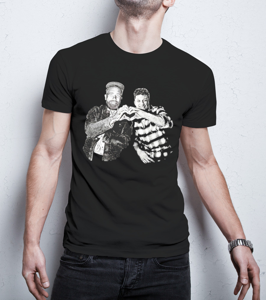 Nice Travis Kelce Hand Love Patrick Mahomes T-Shirt