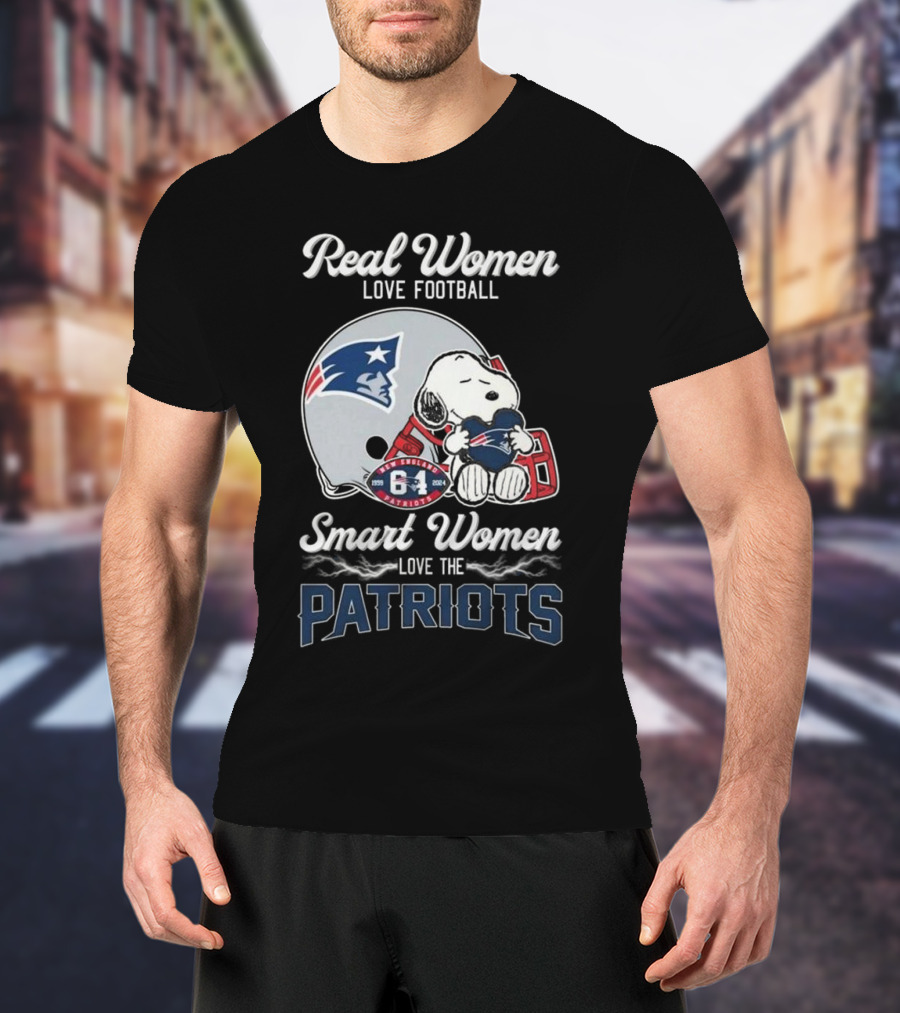 Real Women Love Football Smart Women Love The Patriots Snoopy Patriots Helmet T-Shirt