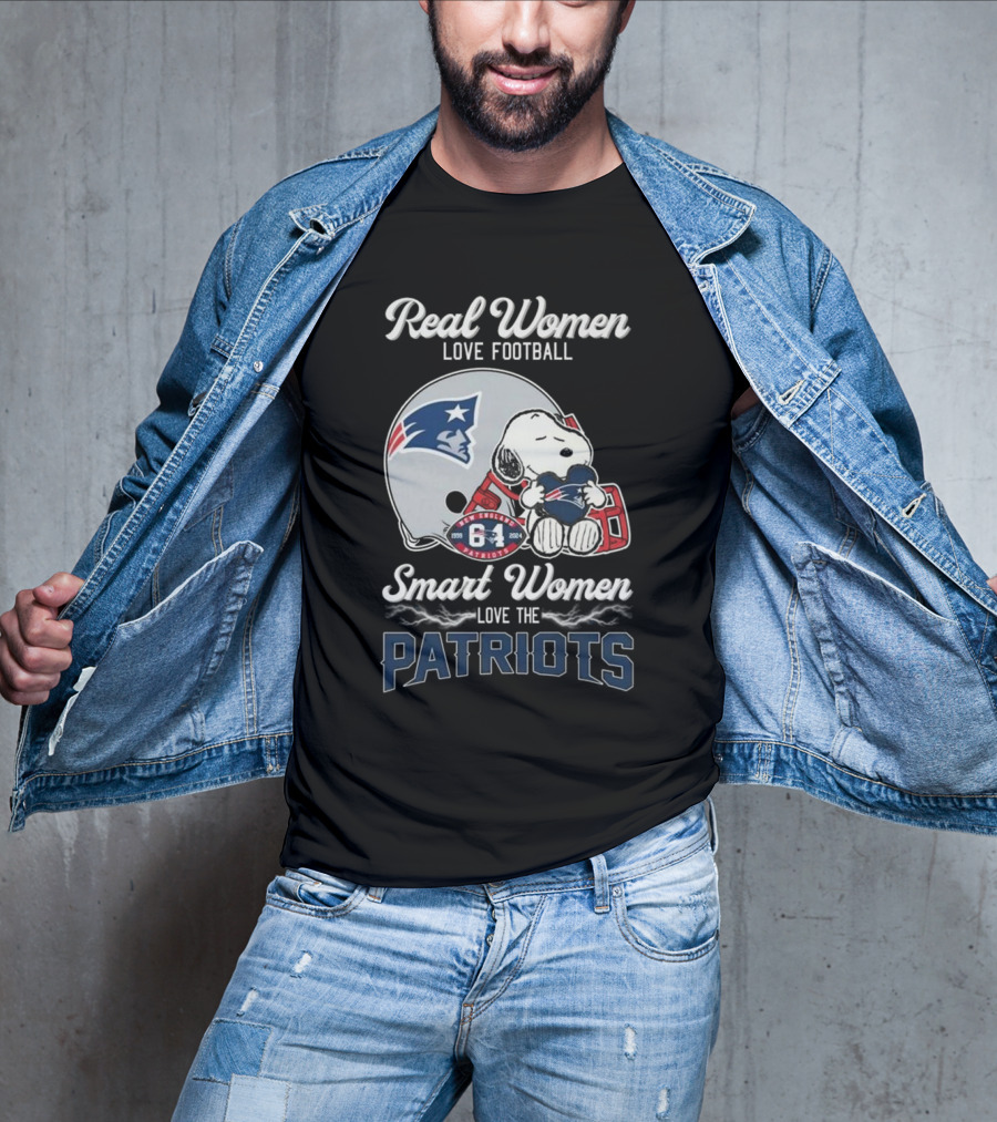Real Women Love Football Smart Women Love The Patriots Snoopy Patriots Helmet T-Shirt