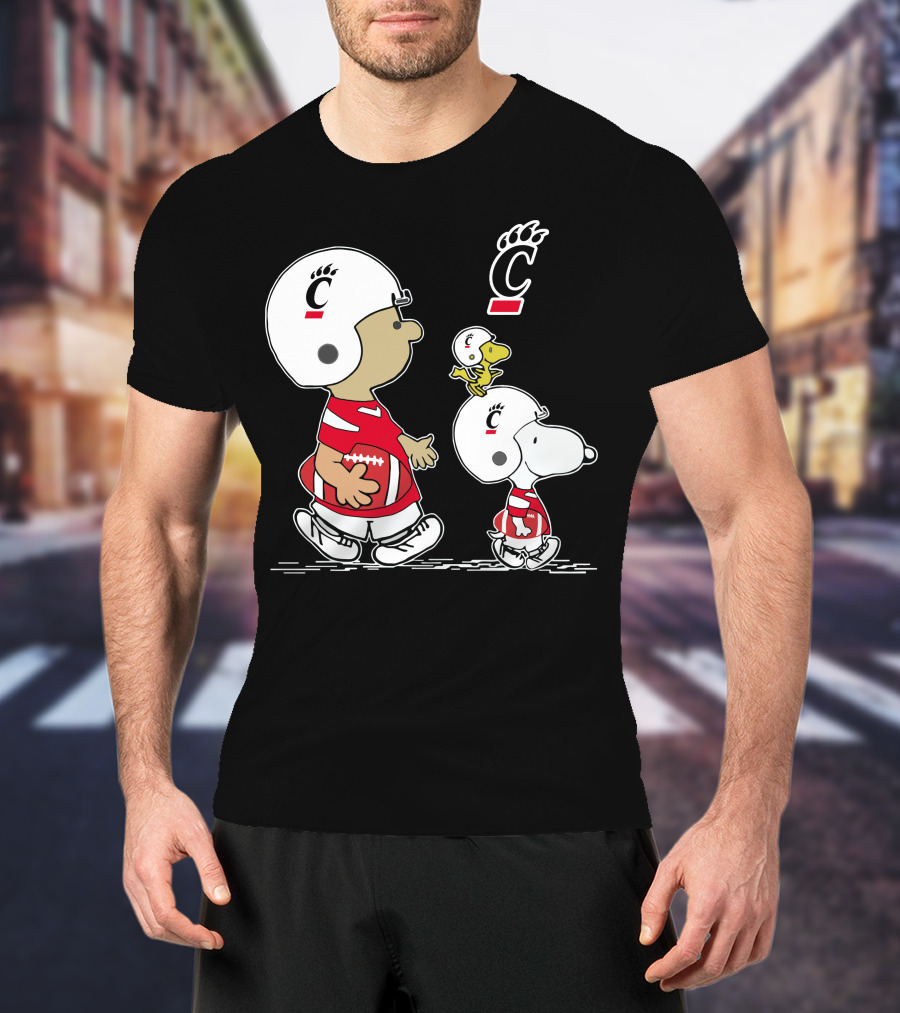 Cincinnati Bearcats Peanuts Characters Football Helmets And Jerseys T-Shirt