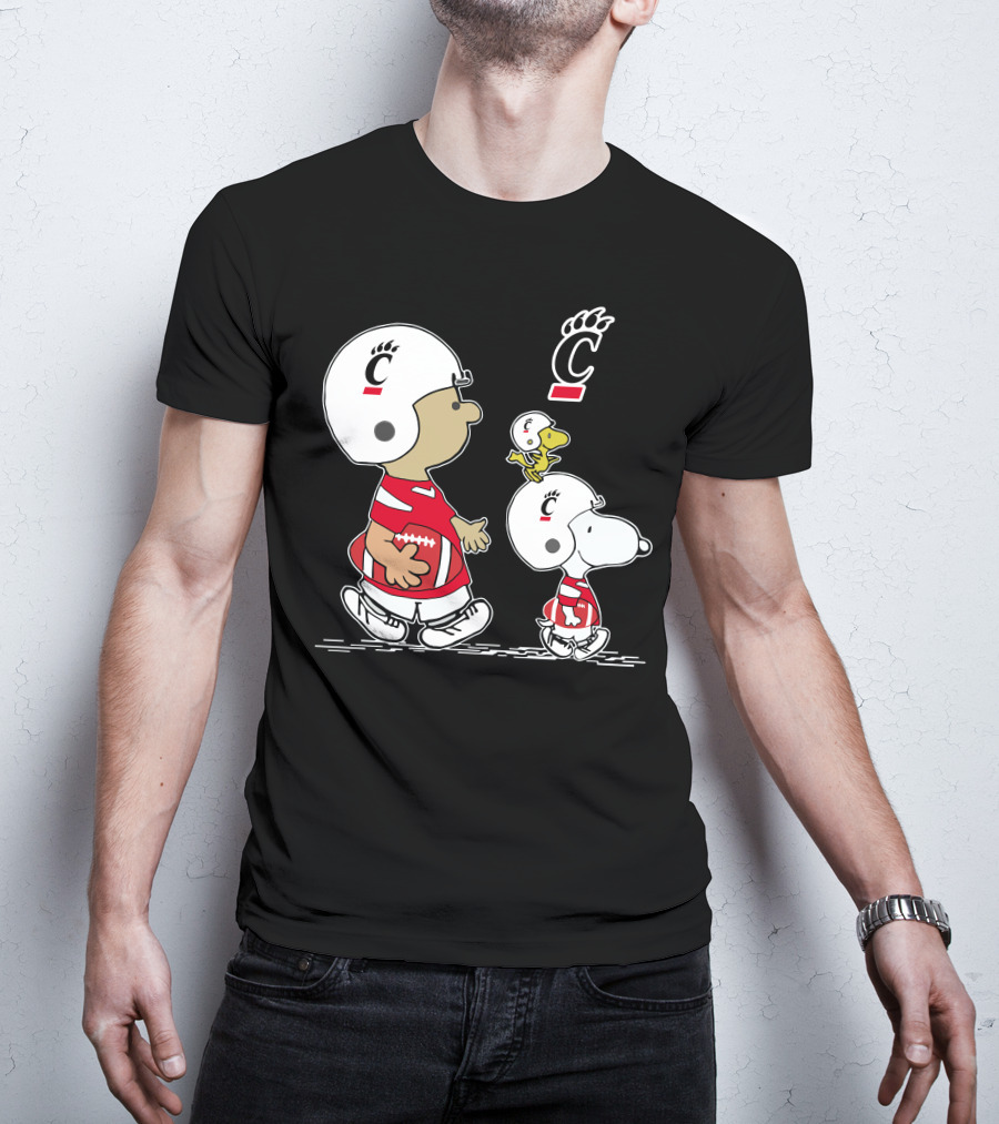 Cincinnati Bearcats Peanuts Characters Football Helmets And Jerseys T-Shirt