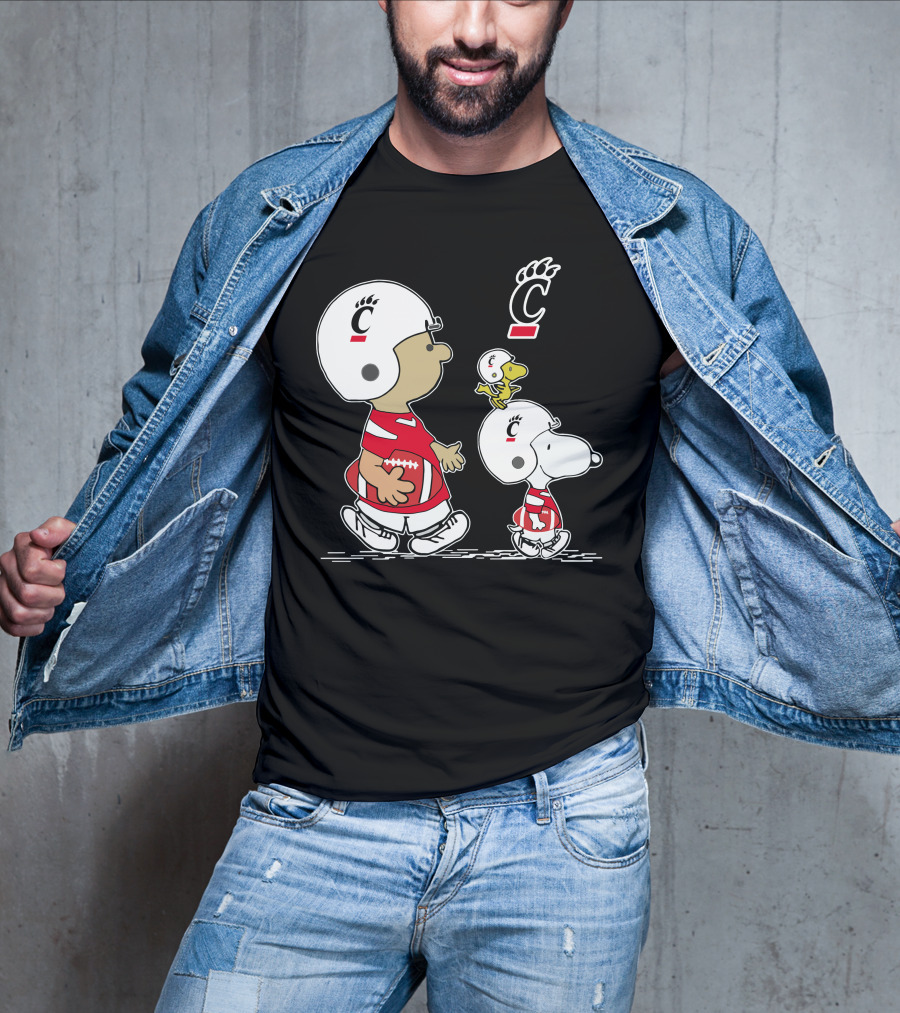 Cincinnati Bearcats Peanuts Characters Football Helmets And Jerseys T-Shirt