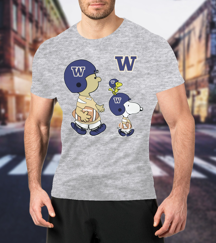 Washington Huskies Peanuts Snoopy Football Team T-Shirt