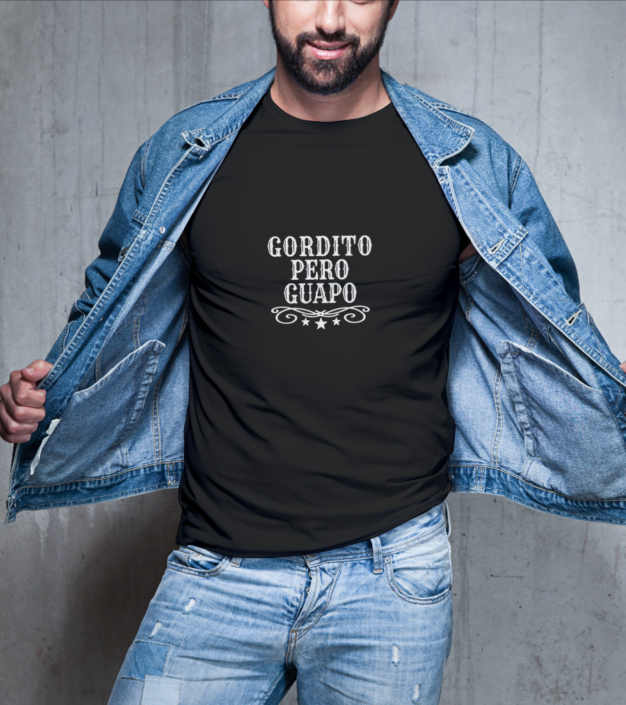 Gordito Pero Guapo Bold Western Text With Swirls And Stars T-Shirt