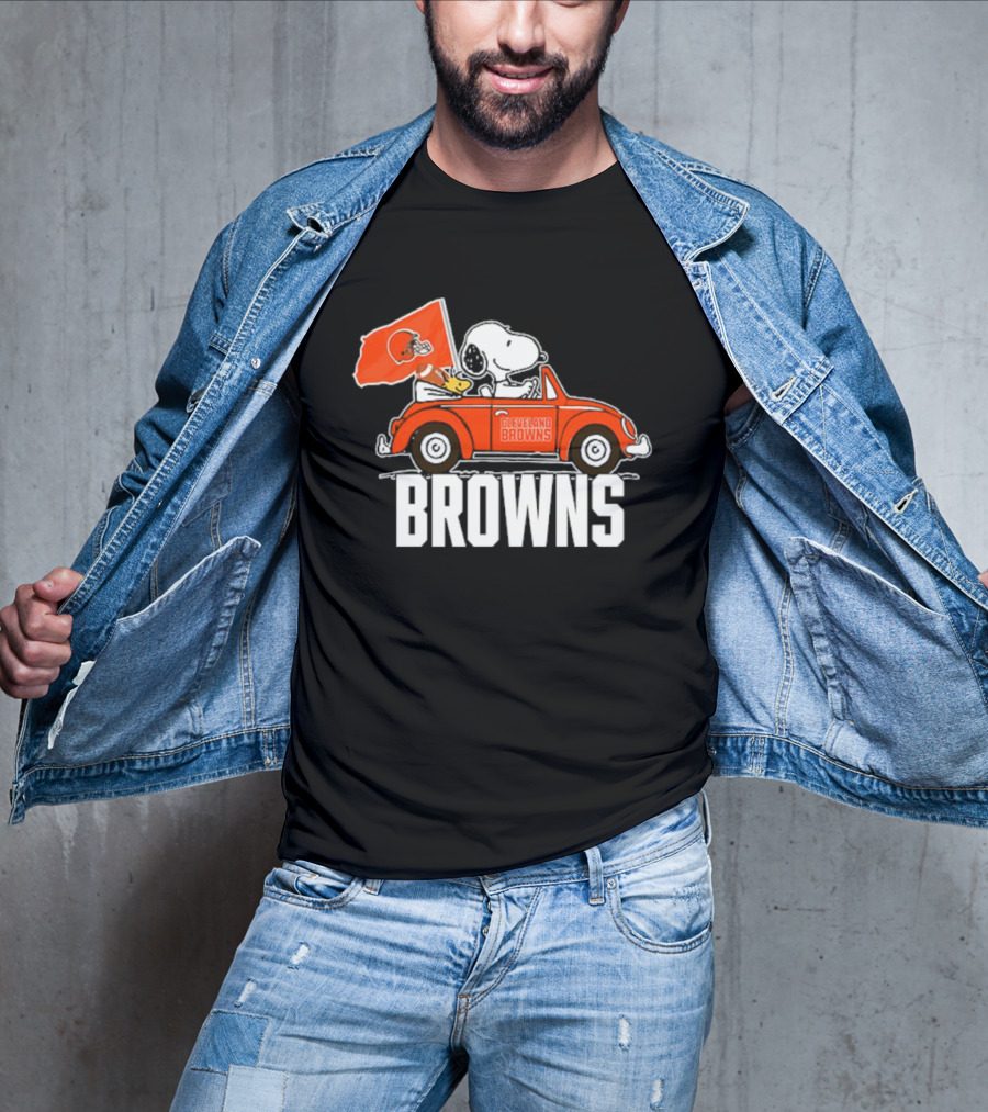 Cleveland Browns Snoopy Woodstock Driving Car With Flag T-Shirt