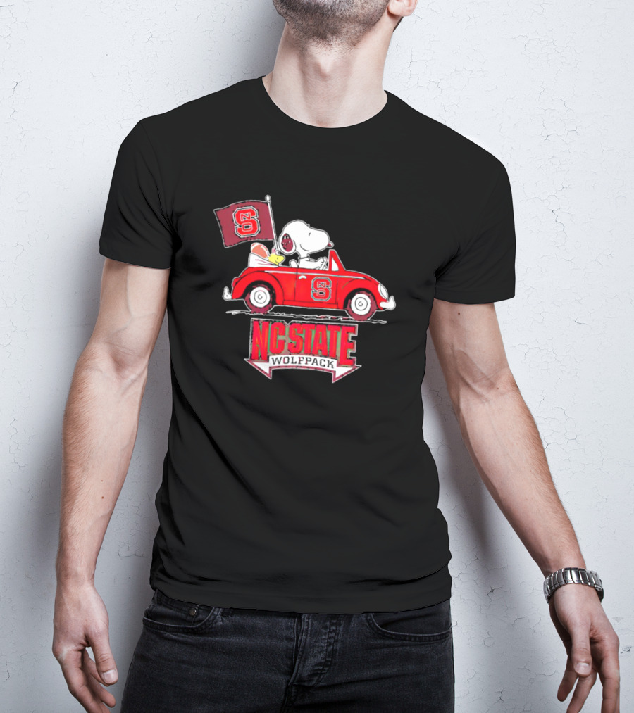 Snoopy And Woodstock Driving Car With NC State Wolfpack Flag T-Shirt