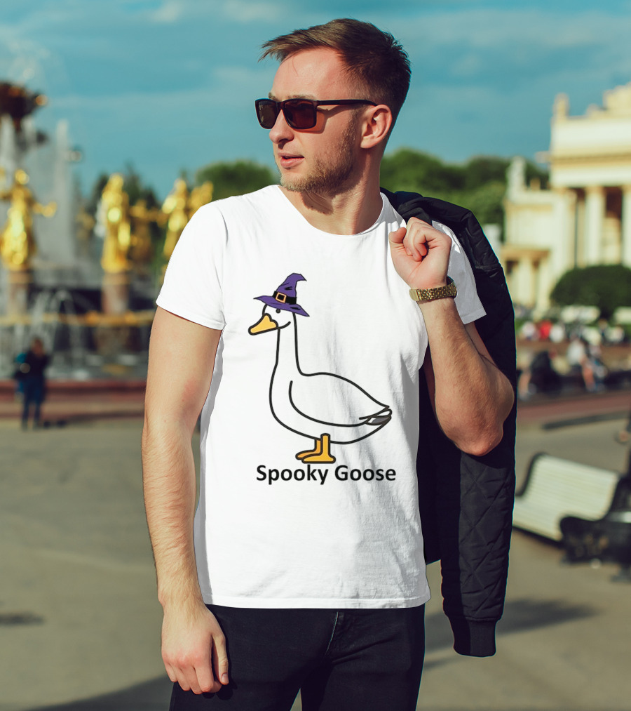 Spooky Goose Witch Hat Funny Goose Halloween T-Shirt