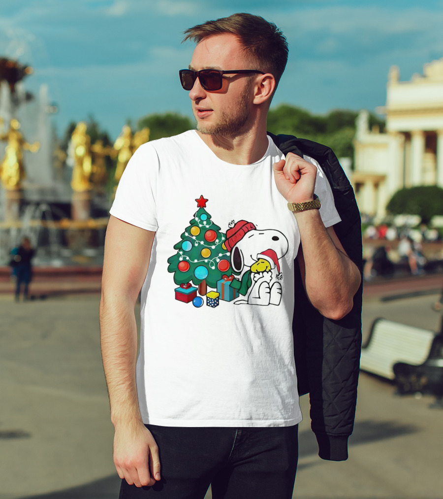 Snoopy Woodstock Christmas Tree Hug Gifts T-Shirt