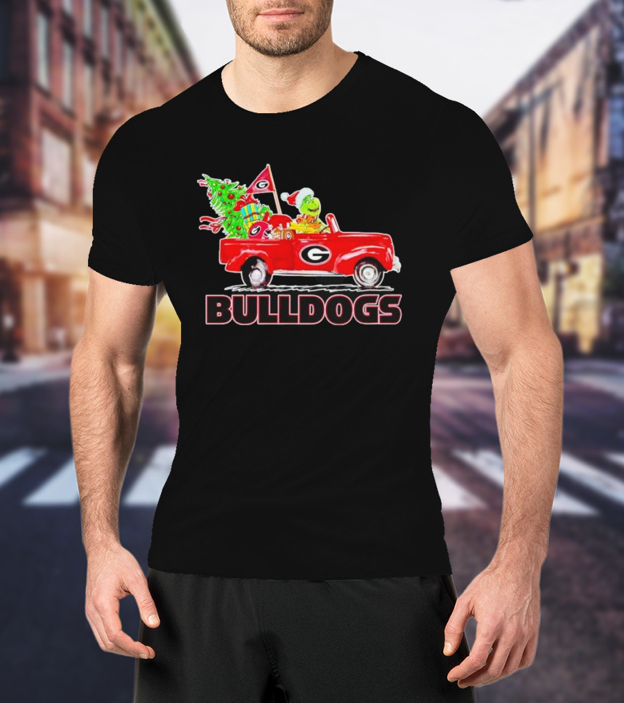 Grinch Driving Red Car With Dog Christmas Tree Gifts Georgia Bulldogs T-Shirt
