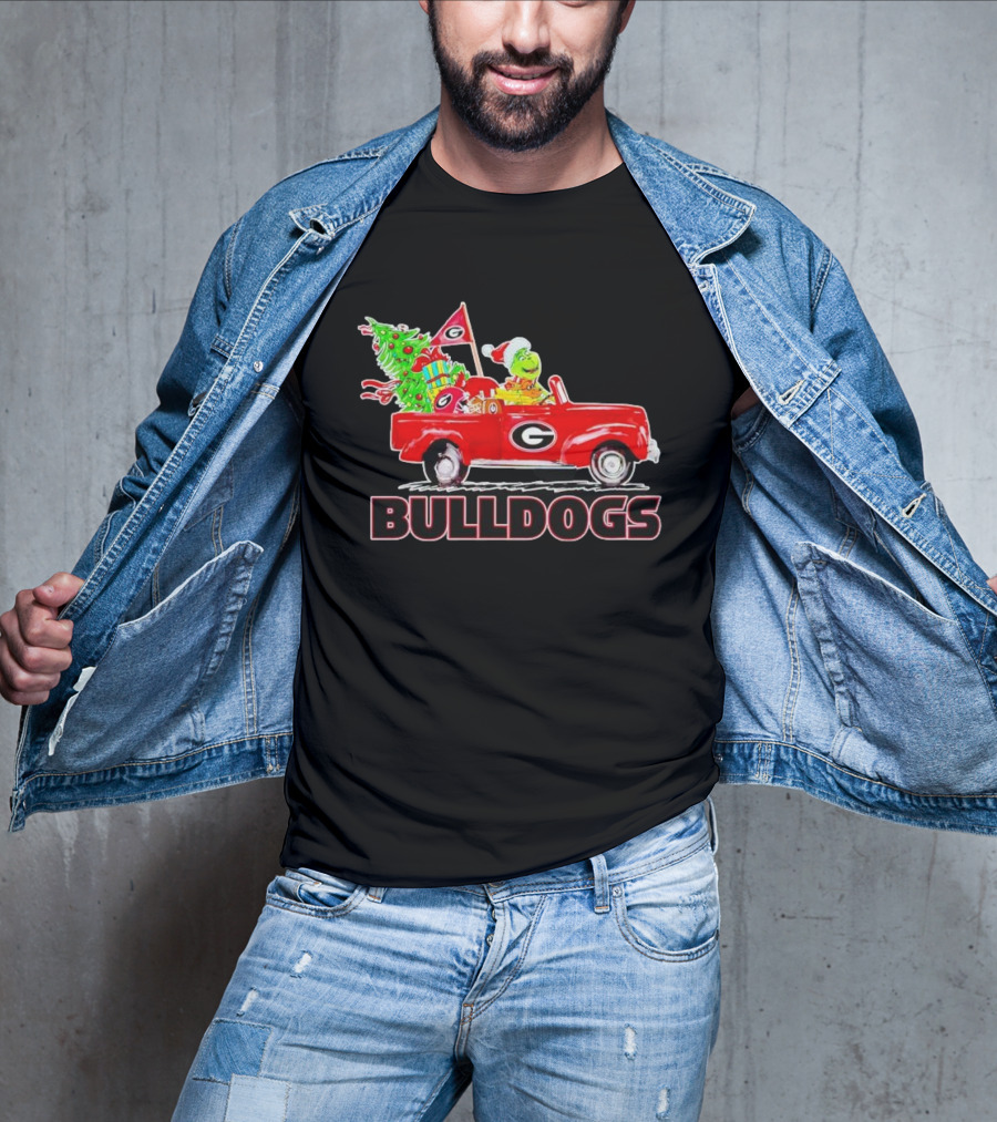 Grinch Driving Red Car With Dog Christmas Tree Gifts Georgia Bulldogs T-Shirt