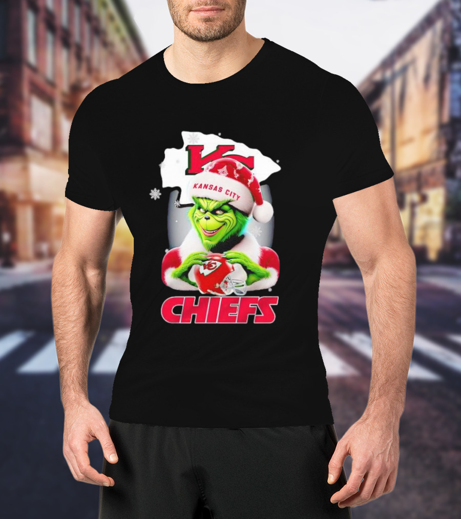 Kansas City Chiefs Christmas Grinch In Santa Hat Holding Football T-Shirt