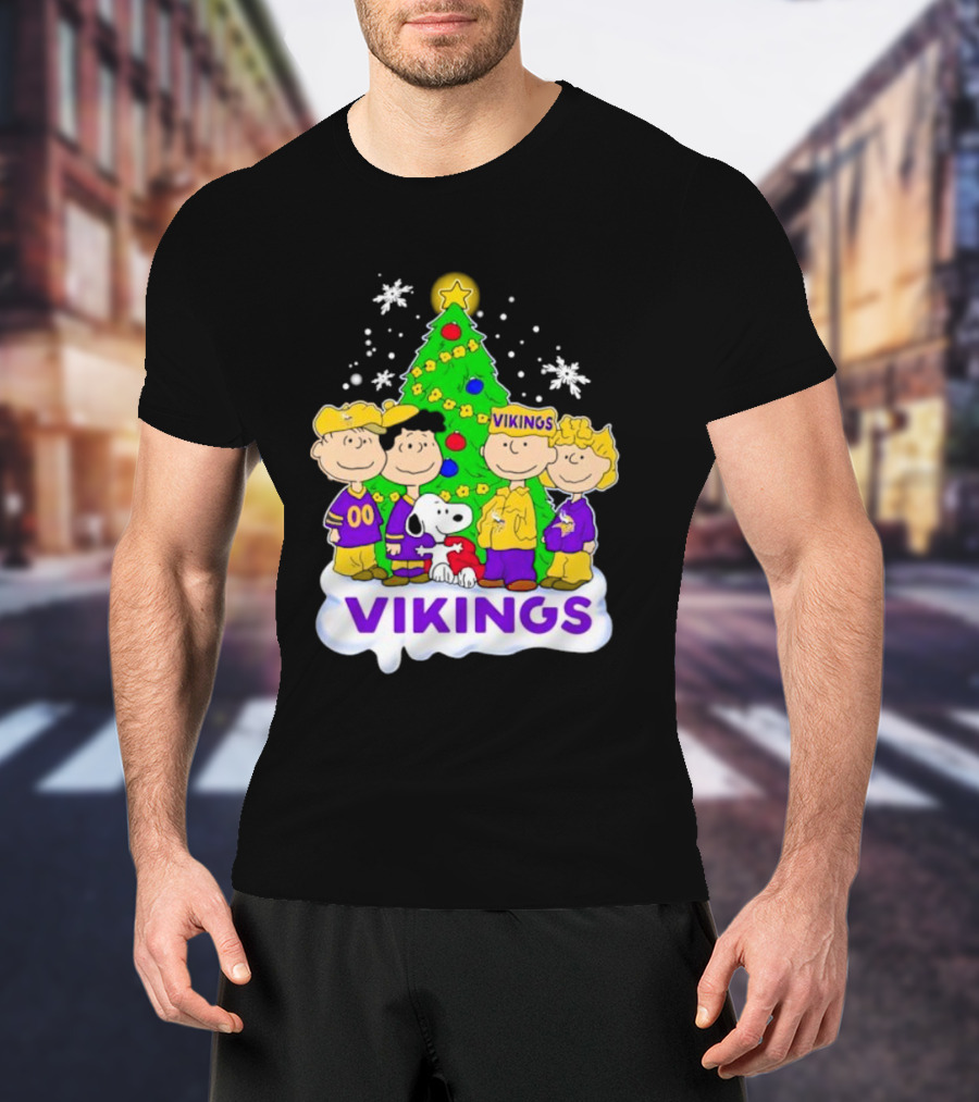Minnesota Vikings Peanuts Characters Christmas Tree T-Shirt