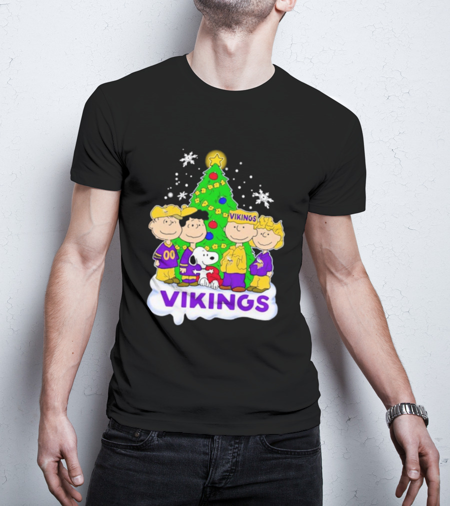 Minnesota Vikings Peanuts Characters Christmas Tree T-Shirt