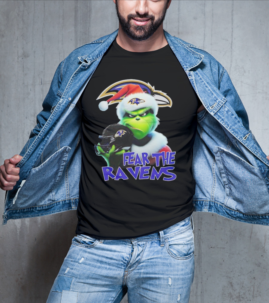 Grinch Wearing Santa Hat Holding Baltimore Ravens Helmet Fear The Ravens T-Shirt