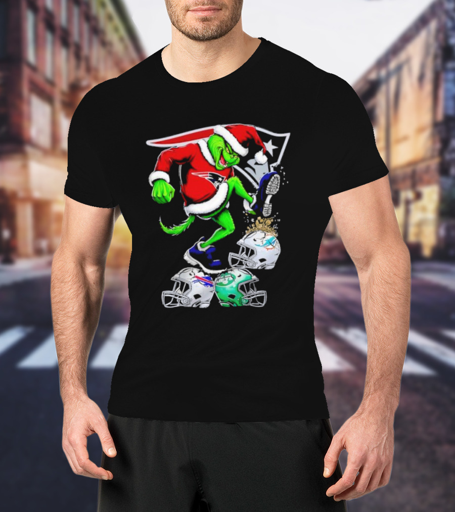 New England Patriots Santa Grinch Stomp On NFL Team Helmets Funny Christmas T-Shirt