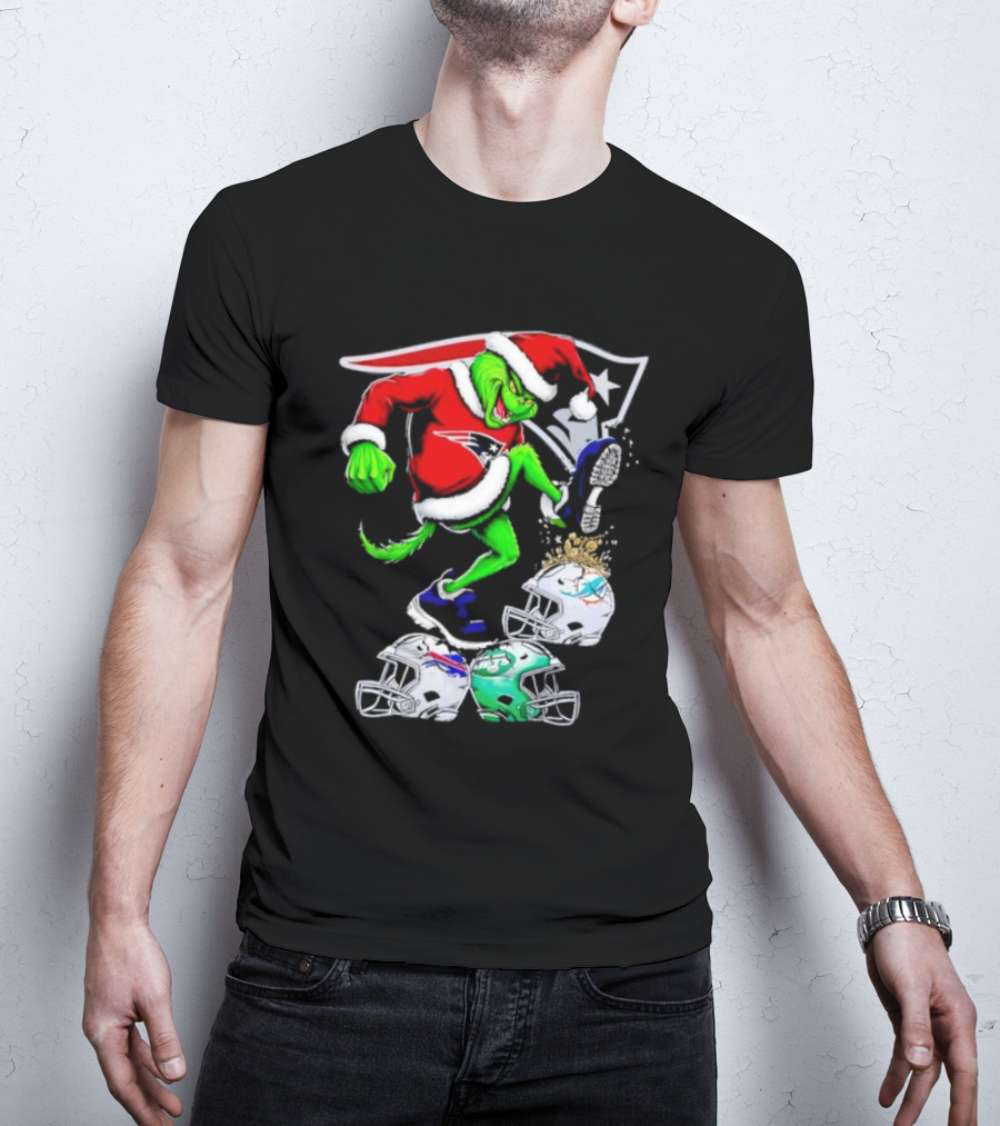 New England Patriots Santa Grinch Stomp On NFL Team Helmets Funny Christmas T-Shirt
