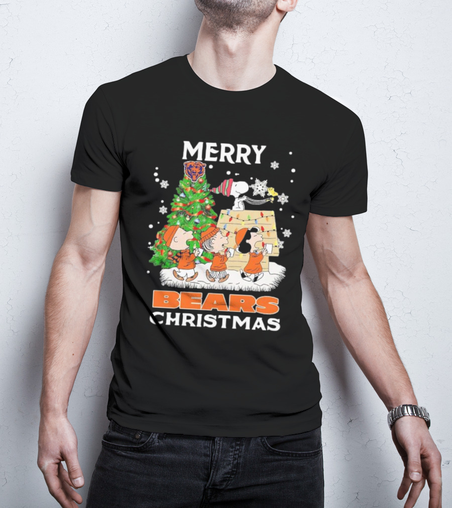 Peanuts Christmas Chicago Bears Merry Holiday Scene T-Shirt