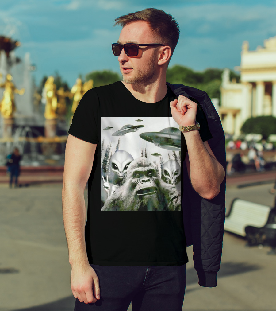 Bigfoot Aliens Selfie UFO Forest Adventure T-Shirt