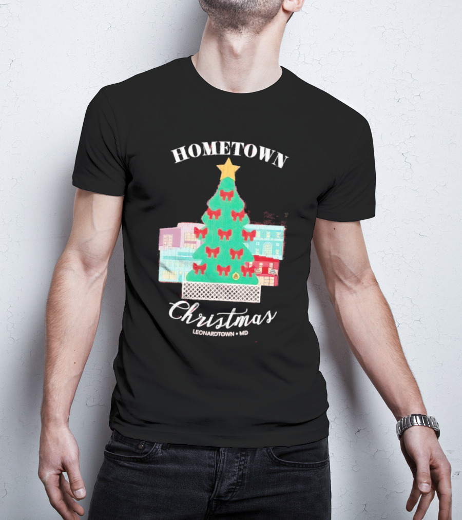 Hometown Christmas Leonardtown MD Christmas Tree With Red Bows And Star T-Shirt