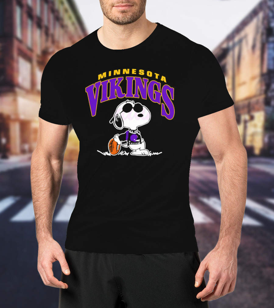 Snoopy Minnesota Vikings Football T-Shirt