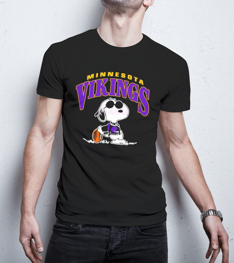 Snoopy Minnesota Vikings Football T-Shirt