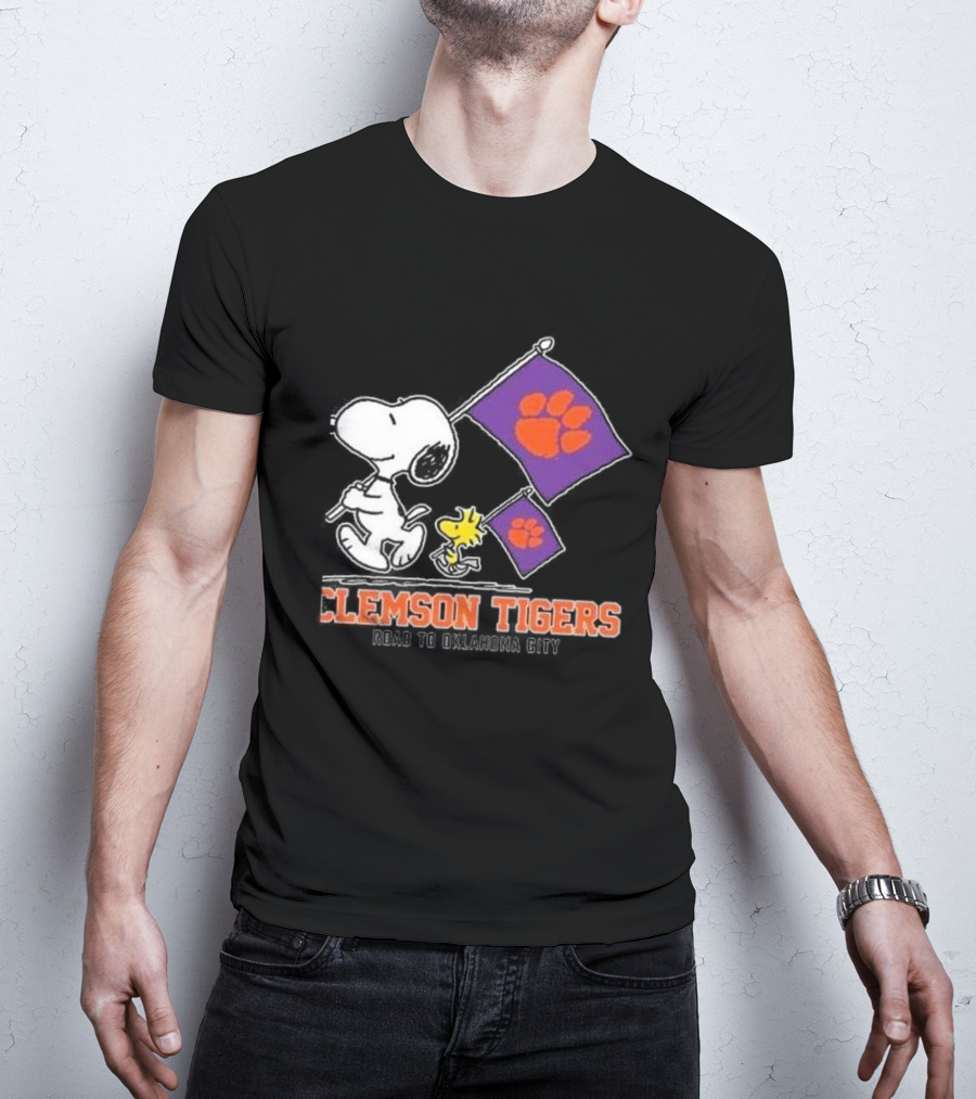 Snoopy And Woodstock Clemson Tigers Journey To Oklahoma City With Paw Flags T-Shirt