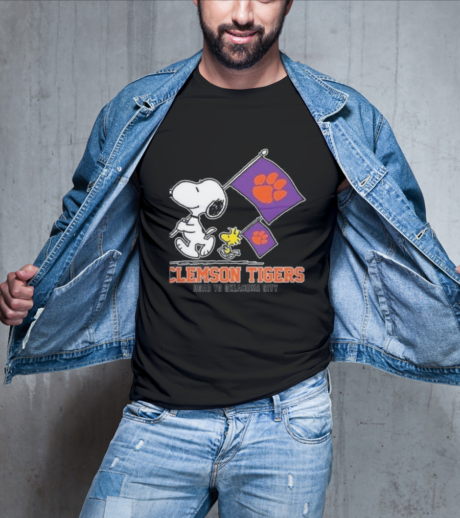 Snoopy And Woodstock Clemson Tigers Journey To Oklahoma City With Paw Flags T-Shirt